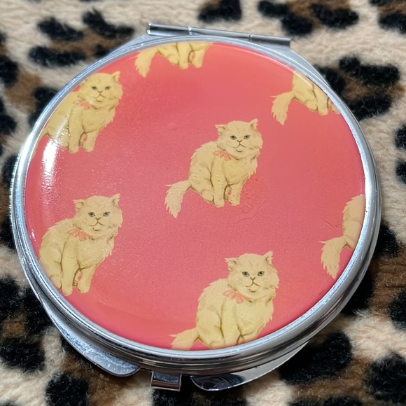 FOREVER 21 Compact Pocket Mirror Persian Cat Pink Makeup F21 Beauty Travel Work - Picture 10 of 16
